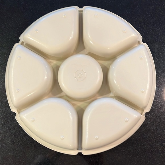 Vintage Tupperware Divided Veggie / Fruit / Appetizer Tray - Picture 3 of 13